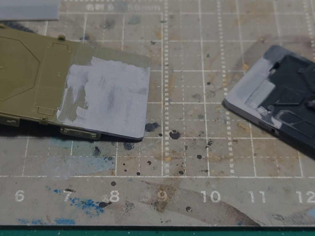 無識別 ルショーン機のシールドの欠けた部分を復元してます。改造はここのみ。丸スパイクの肩アーマーはそのまま使ってます。
