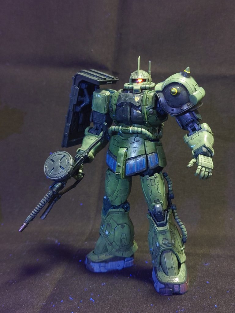レクイエム版 ザクⅡ標準機に忠実に塗り分けしたのがこちらの隊長機。&nbsp;