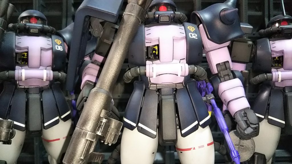 このキットにはパイロット（黒い三連星）がついています