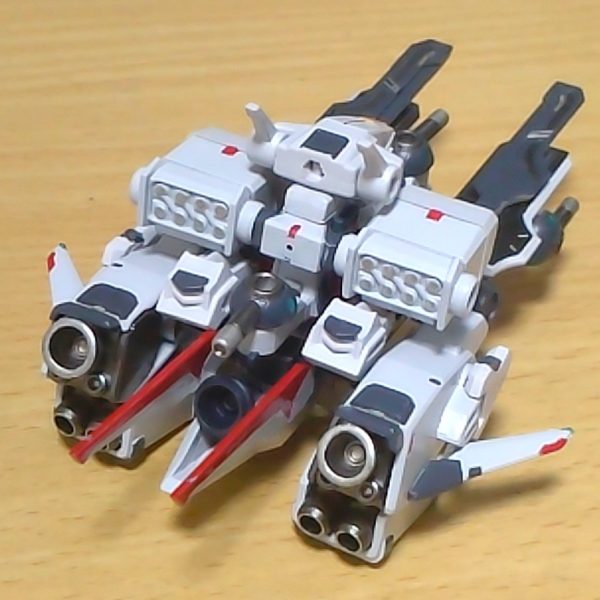 メガ粒子砲や格納庫のハッチなど各所ディテールアップしました！後は塗装すれば完成です。（3枚目）