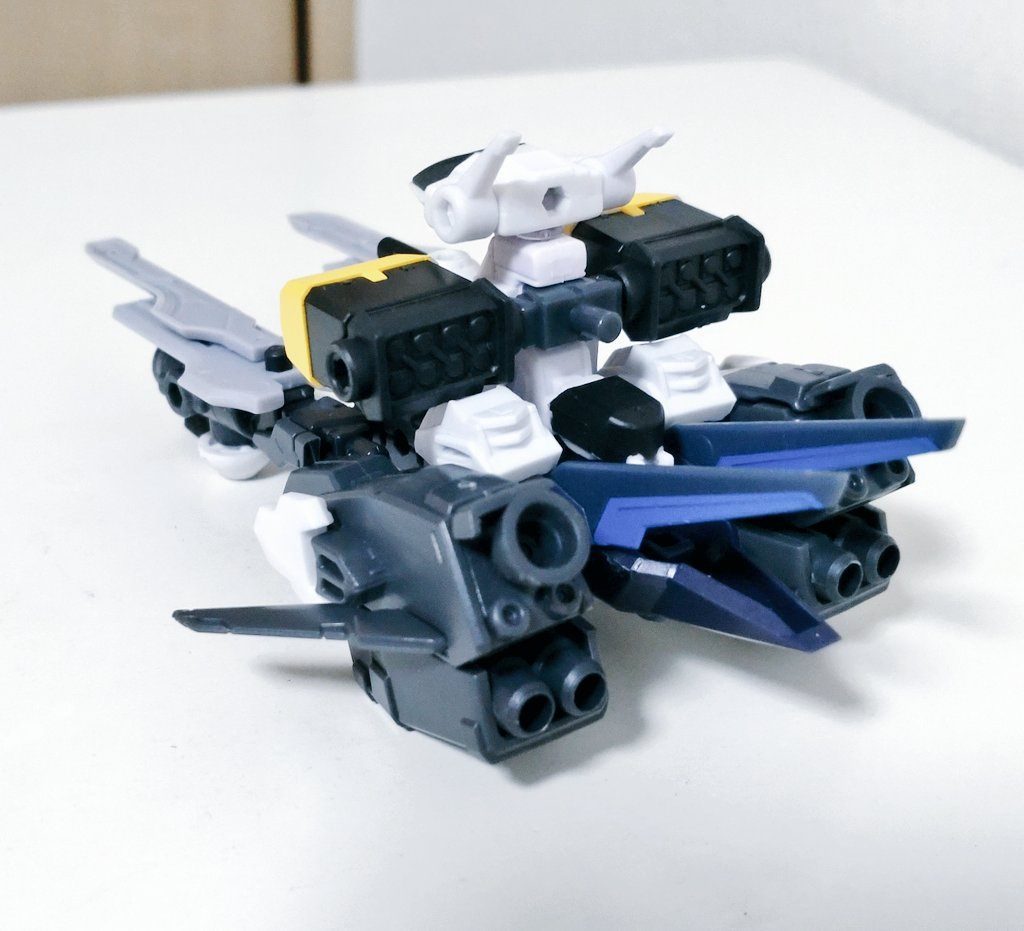 ベースは思いついて30分くらいで作れたので複雑な構造はしていません。