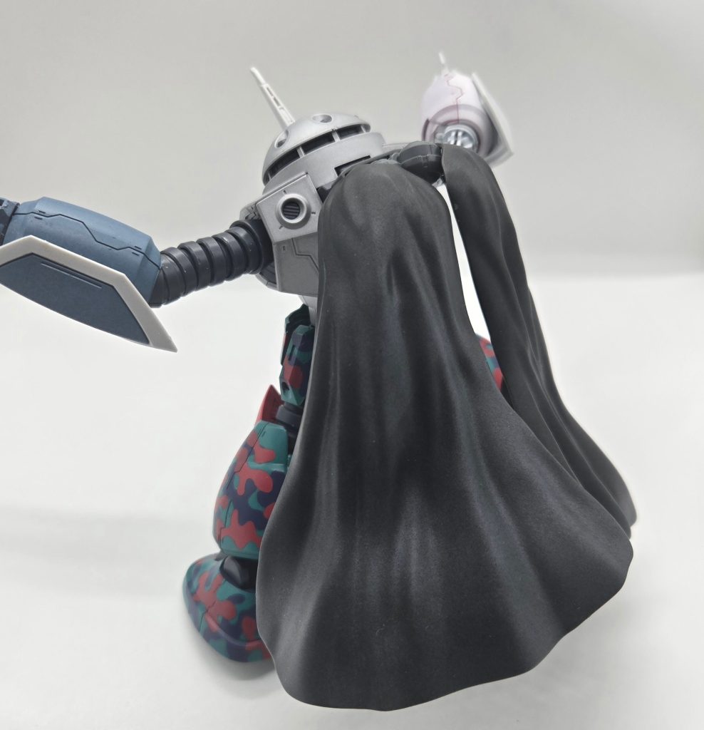 マント。30MMのパーツ+キャバリアーアイフリッドのジョイントででっち上げました。