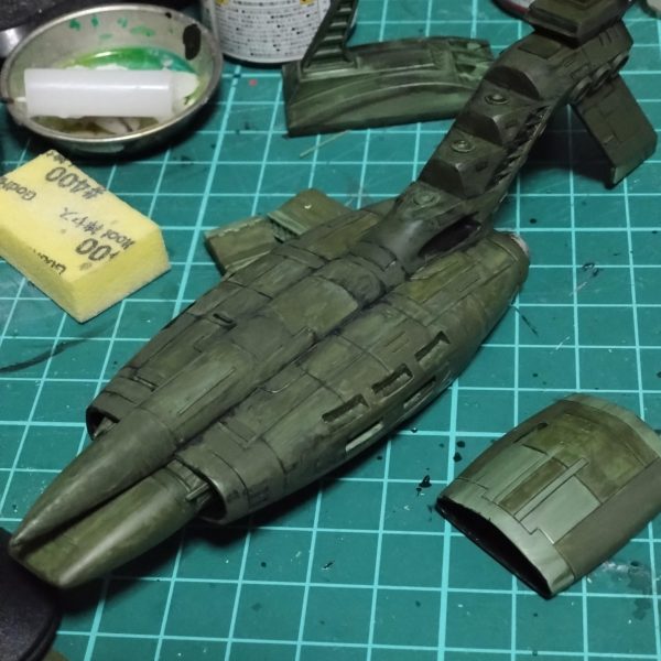 久しぶりに投稿します。制作中のムサイの続きです。どんな塗装で仕上げようかなぁと考えながら少しずつやってましたが、久しぶりに何となく筆塗りしたら楽しくて現在こんな感じになりました。もう少し塗装で変化つけれるか考えてみます。他の写真は少しずつ進めてきた途中の画像です。（2枚目）