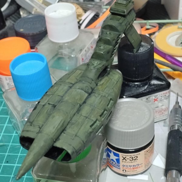 久しぶりに投稿します。制作中のムサイの続きです。どんな塗装で仕上げようかなぁと考えながら少しずつやってましたが、久しぶりに何となく筆塗りしたら楽しくて現在こんな感じになりました。もう少し塗装で変化つけれるか考えてみます。他の写真は少しずつ進めてきた途中の画像です。（3枚目）