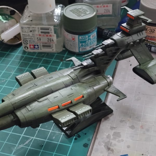 久しぶりに投稿します。制作中のムサイの続きです。どんな塗装で仕上げようかなぁと考えながら少しずつやってましたが、久しぶりに何となく筆塗りしたら楽しくて現在こんな感じになりました。もう少し塗装で変化つけれるか考えてみます。他の写真は少しずつ進めてきた途中の画像です。（4枚目）