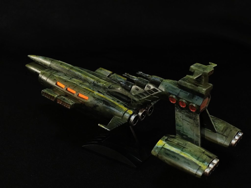 斜め後方から。スジボリや少しだけプラ板追加。プラパイプでバーニアを制作してみました。&nbsp;