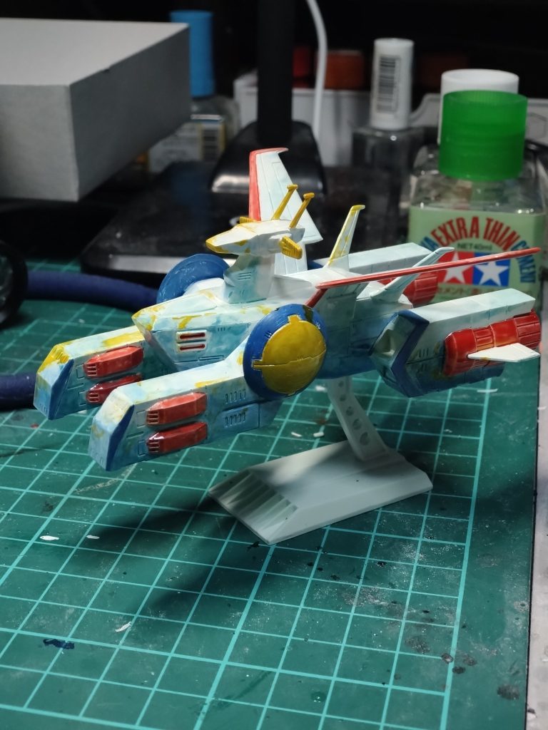 制作工程と言っても塗装がメインなので改造等はしてません。ホワイトを全体に塗ってから少しずつ色を足していきました。