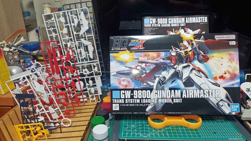 ボックスとランナー。部品数は少な目でした。