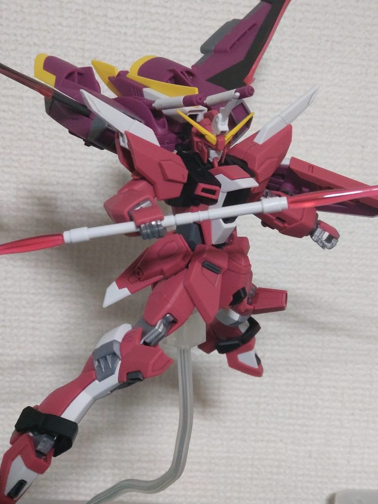 インジャ弐式も当たり前ですけどファトゥム似合いますわ。初めて弐式も作りましたけど各パーツもインジャ（無印）の時よりもアップグレードされてて塗装無しでも全然にカッコいいっすね。ビームサーベル連結させると絶対いつかポッキリいきそうだったのでインジャ（無印）の連結してるやつ使ってます。
