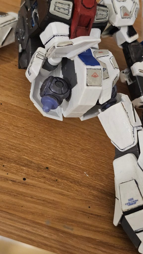 脚部もパーツ移植してます。