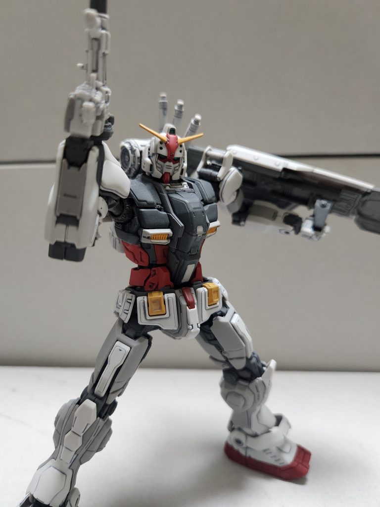 カラーリングとプロポーションを変更することでガンダムEXの異形感は減ってしまったかもしれませんが、よりヒロイックになったのではないでしょうか。