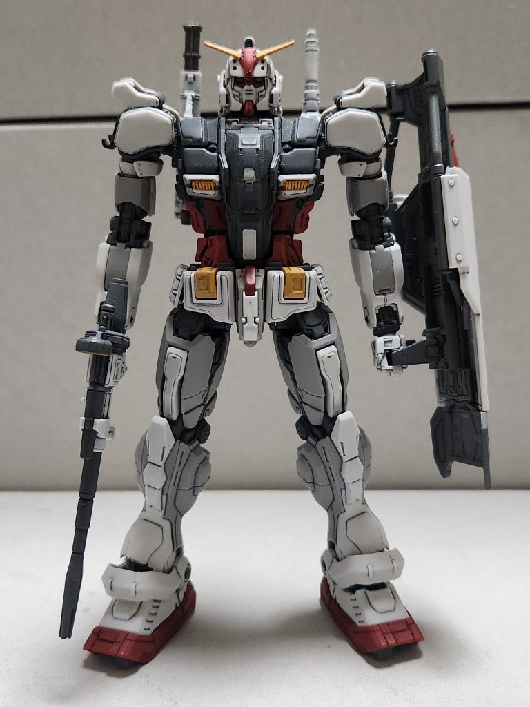 ガンダムEXを一部のバランスを調整しつつ、部分塗装でトリコロールにしてみました。肩の取り付け位置、腕の長さ、シールドの取り付け位置、顎まわりを修正してます。