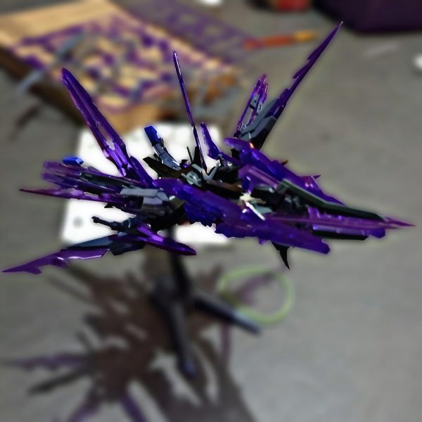 This time, I wanted to develop the Gundam AGE-2 into an antagonist Gunpla that I imagined as a true rival for the Wing Gundam Zero Honoo.After reading Gundam Build Fighters Honoo Try, I became interested in the idea of a Gunpla having a strong identity and character as a rival. From there, I tried to create my own interpretation.The base is the Gundam AGE-2, combined with parts from the HG Transient Glacier, Option Weapon Joker, and a halberd/spear-type weapon as its main weapon.While building it, I focused not only on the appearance but also on joint compatibility and mechanical continuity between the different parts. This approach was inspired by the mechanical design style of Kanetake Ebikawa, making the different components feel integrated rather than simply attached together.For the overall concept, I was inspired by Dark Rebellion Xyz Dragon from Yu-Gi-Oh! ARC-V. I really like how the monster combines a dark, sharp, aggressive, yet elegant appearance.I wanted to translate those characteristics into a mobile suit:Dark + Sharp + Aggressive + Elegant.For me, the goal of this custom is not simply to make an AGE-2 with additional parts, but to create a Gunpla with its own identity as an antagonist and a worthy rival to Wing Zero Honoo.Base: Gundam AGE-2Additional Parts: HG Transient GlacierAdditional Weapons: Option Weapon Joker + Halberd/SpearConcept: Dark Rebellion Xyz Dragon × Gundam AGE-2Design approach: Joint compatibility & mechanical continuity(2枚目)