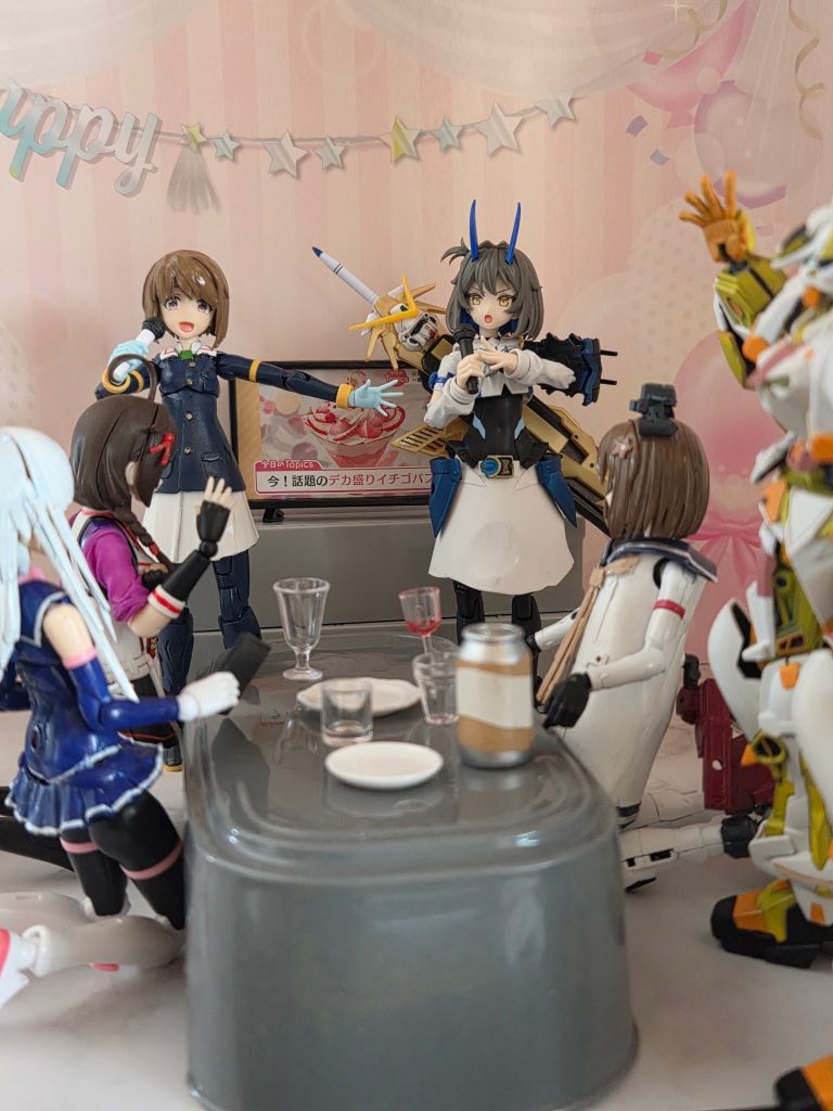 歌と闘いが密接なアニメといえば❓　歌と戦闘が深く関係する代表的なアニメには、キャラクターが歌いながら戦う作品音楽そのものが戦う力になる作品があります。マクロス シリーズ(マクロス 7 マクロス F マクロスΔ 他)歌声が異星人との戦争や特殊な生命体との戦いにおいて、大きな鍵や戦闘の力となるSFアニメの金字塔。戦場に響く歌が戦局を大きく動かす。taktop.(タクトオーパス)クラシック音楽の楽譜を身に宿した少女ムジカート達が、世界を脅かす怪物と戦う姿を描いた作品。歌唱そのものではないが、音楽の力が直接戦闘のアクションと結びつく。戦姫絶唱 シンフォギア少女たちが聖遺物と呼ばれる武装を身にまとい、歌の力をエネルギーにして戦う大人気アクションアニメ。戦闘中はキャラクター自身が歌唱しながら激しいバトルを繰り広げる。&nbsp;み『アニメ好きならマクロスシリーズを知らない人は居ないかな❓』(演:ｸﾞﾝｼﾝ ﾆｼｽﾞﾐ ﾄﾞﾉ)雪『taktop.(タクトオーパス)？は視聴した事ないけど、面白そう🎶』(演:ﾕｷｶｾﾞｶｲﾆ)イ『戦姫絶唱 シンフォギアは今、「UP 主」がハマっている作品👍』(演:ｲｵﾅ)時『この他にも、歌と戦闘が深く関係するアニメは、沢山あるよね。ヒプノシスマイクなんて変わった作品も🙏』(演:ｼｸﾞﾚｶｲｻﾝ)転『アクション+歌・・・滾る💨』(演:ﾌﾗﾝ&ｼｼｮｳ)