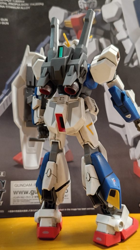 バックショット。肩や太腿の合わせ目はモールド化しました。スラスター内部塗装が面倒でした。