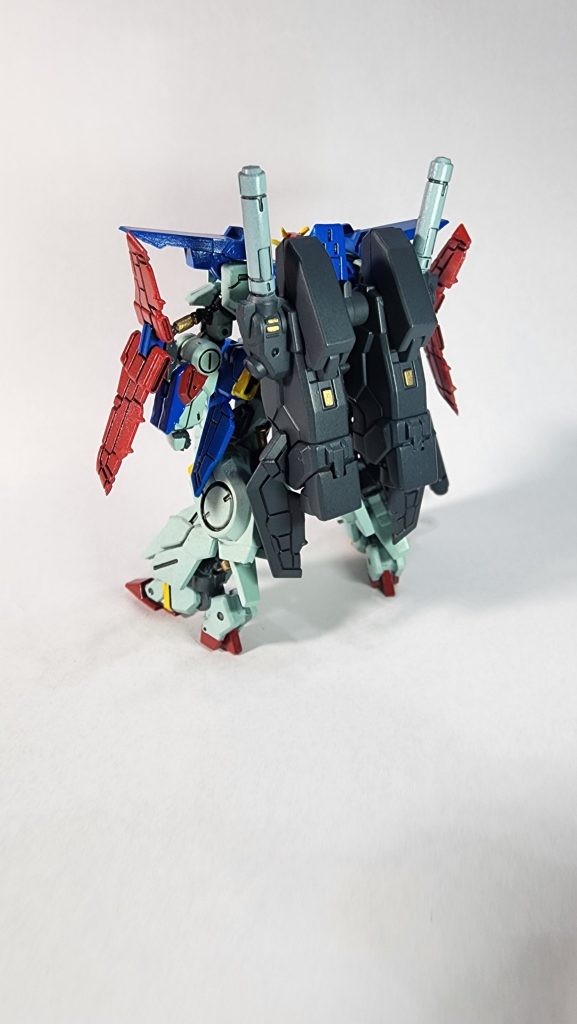 アーティファクトで初マスキング作業しました。途中から思い立ったアニメイメージカラーなので最初にパッと塗ったバックパックは特に意識もなく…グレーになってます。