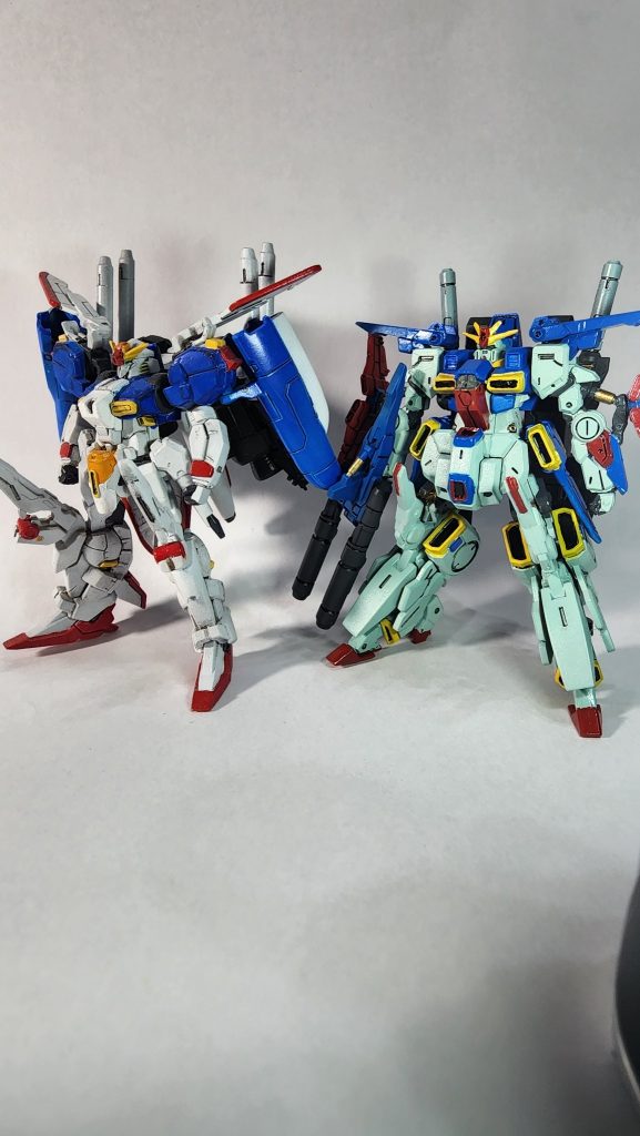初めて作ったアーティファクト、EX-Sと一緒にパシャリ。開発系譜？的には因縁ありそうな並びですが。一応ちったぁ成長してると思いたいですが、そんなことないかもしれませんね…筆のガタガタ具合は変わる様子もありませんな…