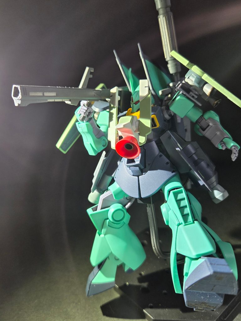 『D ユニット』を準備したのは言わずもナガ😚アナハイム・エレクトロニクスの販売部副部長ヨコナ・ガシィ女史❗その頼れる相方パク・リィ教授　‼️&nbsp;今や元ティターンズの連中ともなぁナァに成っている為、コウイウ芸当(ティターンズの技術を横ナｶﾞ👋👋流用)も出来る様ですね😬