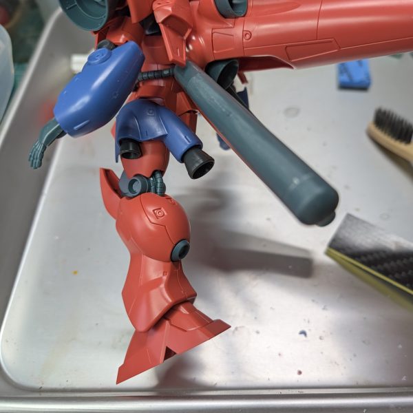 ケンプの肩アーマーと腿アーマーの裏をリューターでゴリゴリ削り、真鍮線で軸打ちしてガーベラの腿に装着ガーベラの肩アーマーの後ろ側を短く整えましたやっぱりスラスター増々は最高&nbsp;&nbsp;（5枚目）
