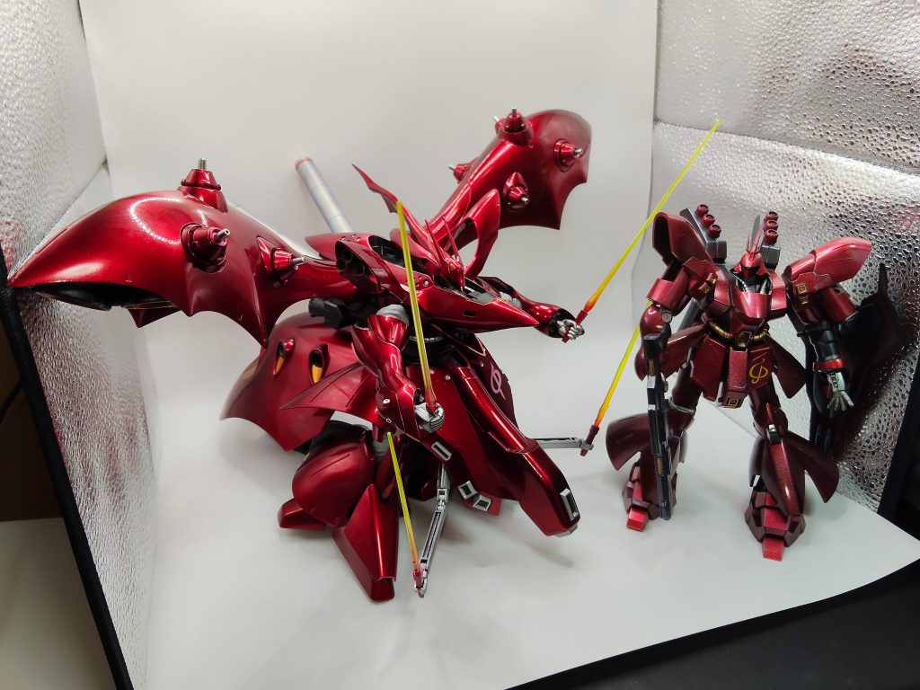 過去作サザビーとのコラボショット。だいぶ塗装上手になったかな。