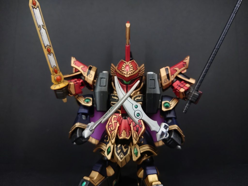 孫権ガンダム：「くっ、なんという禍々しい力だ……！ だが、ここで奴を止めなければ、三璃紗（ミリシャ）の未来はない！」孫権は牙王剣（がおうけん）を握り直し、父と兄から受け継いだ虎の魂を燃やす。劉備ガンダム：「袁紹！ 民を苦しめ、魂まで闇に染まったお前を、俺は絶対に許さない！」劉備もまた、龍帝の魂を宿した爪龍刀（そうりゅうとう）と龍帝剣（りゅうていけん）を構え、真っ直ぐに袁紹を見据える。