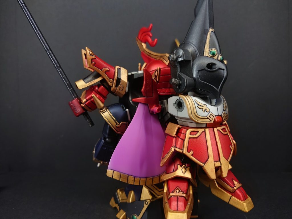 曹操ガンダム：「フン、烏合の衆がどれだけ集まろうと、我が覇道の敵ではない。全軍、突撃せよ！ 闇の幻影ごと叩き潰す！」三人の若き英雄の闘気が共鳴し、戦場にまばゆい光が満ちていく。これこそが、かつて三璃紗を救ったとされる「三侯」の光！