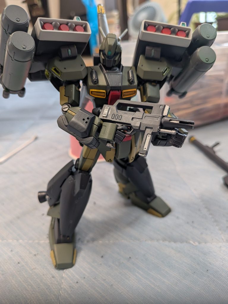 オリジナルカラーで塗ってみました少しリアルさを意識したかったんですけどそれは関係無しにカラーリングだけは上手くいったんじゃないかなとは思っています関節壊れかけなので上手くポージング出来無かったのですみません…
