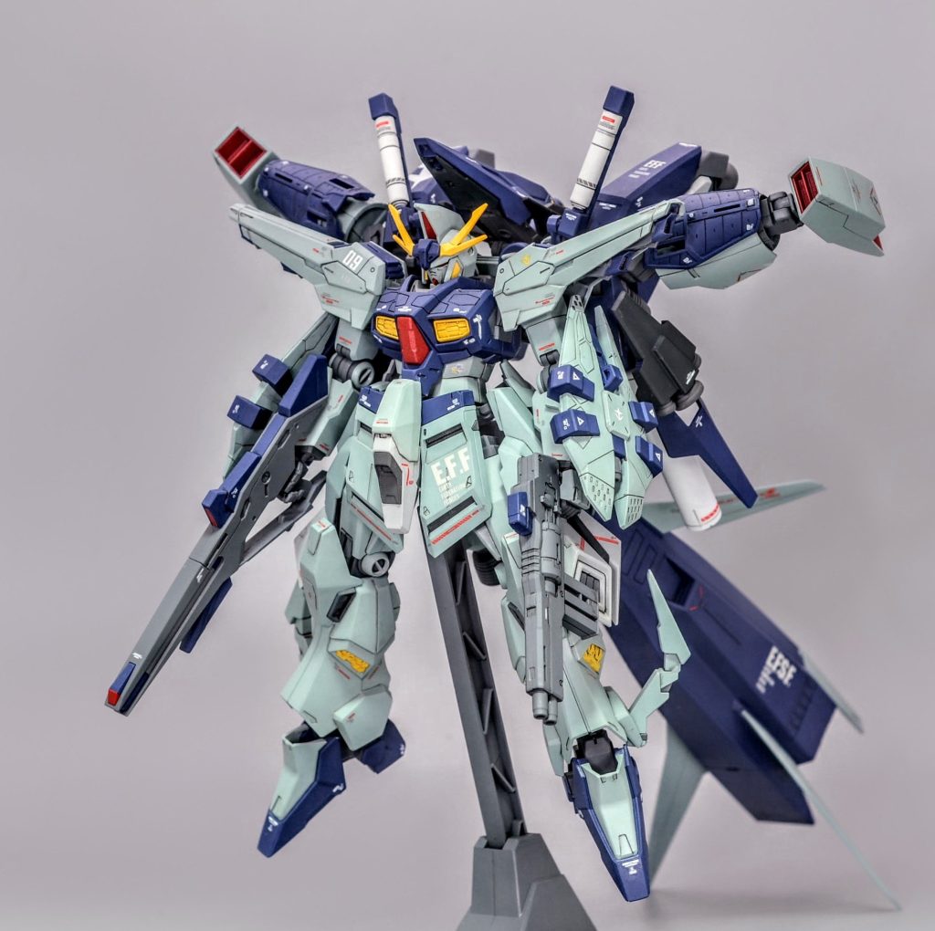オデュッセウスガンダムの2号機で、熱核ジェットエンジンによる大気圏内飛行のテスト機という設定で製作しました高速飛行用のフライトフォームへの変形も可能です