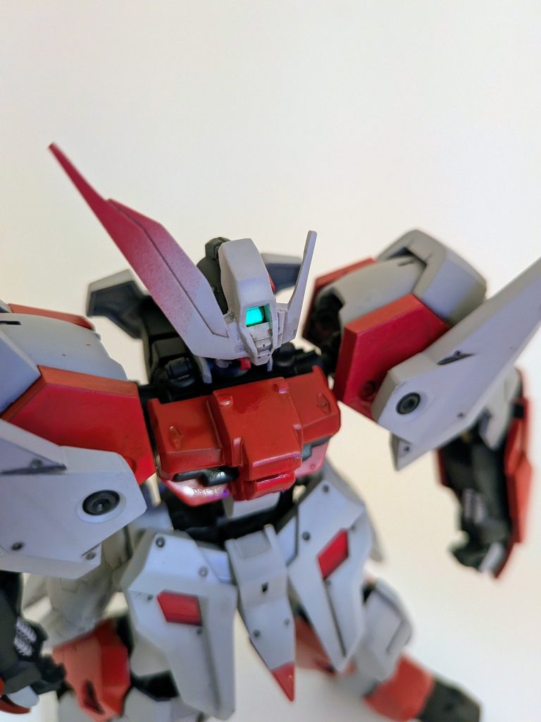 蛍光塗料を使ったので光ります(zaku-kao2)