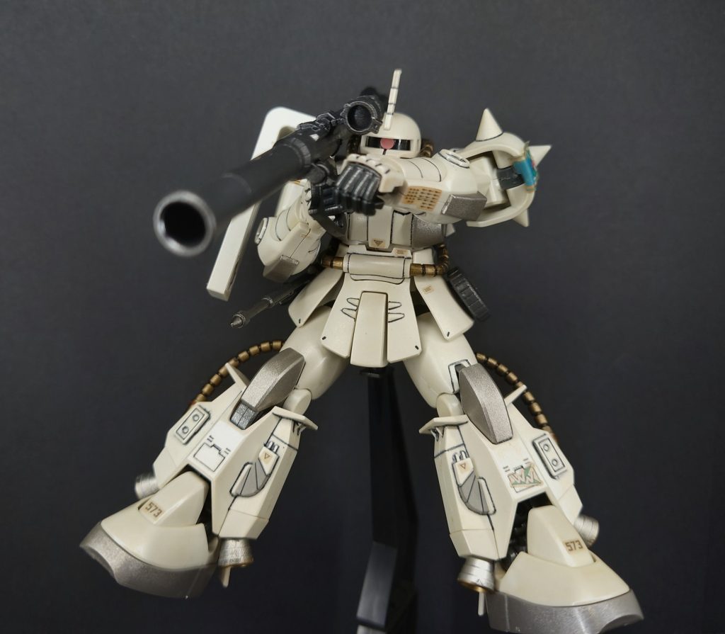 また、グリプス戦役中にカラバの傭兵として参加していたMSパイロットに「グレイ・ウルフ」のコードネームを名乗る人物がおり、マツナガと同一人物ではないかとも噂されている。ただし「ホワイトユニコーン」との会話を聞く限り、かつての敬愛した上官の仇に対する態度とはとても思えず、声優も異なっており（声優は中田譲治氏）、また作品そのものの矛盾点も無視できないレベルであり、本人であると断定はできない。