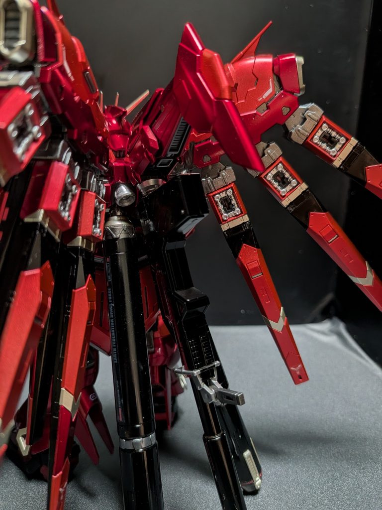 RG 1/144 Hi-νガンダム(シャア専用)–4枚目/制作者：soukou