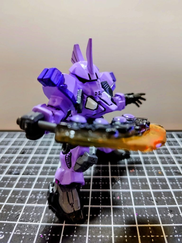 穴の所は空洞だとさみしいので紫レジンで装飾を⊂⁠(⁠(⁠・⁠▽⁠・⁠)⁠)⁠⊃肩の先端はゼータプラスのスラスターの根元部分を切って貼ってあります(⁠&nbsp;⁠╹⁠▽⁠╹⁠&nbsp;⁠)