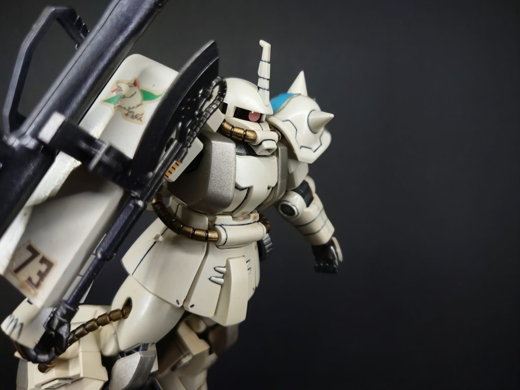 以後、ソロモン防衛の要として活躍していたが、ソロモン防衛戦の直前に新型を受領するため本国に召集され、ドズル戦死の報をサイド3で聞き男泣きしたという（この本国への招集は彼の活躍を嫌ったギレン・ザビの策略という説や、直接ジオン本国へと援軍を求めるためにドズルから密命を受けたという説もある）。