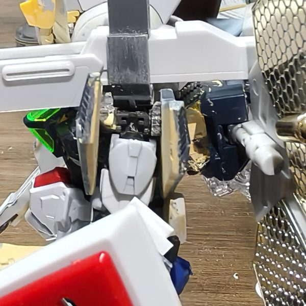 ついにギミック全て再現完了！腕、脚カバー展開とフィンも展開可能についでにシールドもマウントできるように肩のスコープはHGから流用で（2枚目）