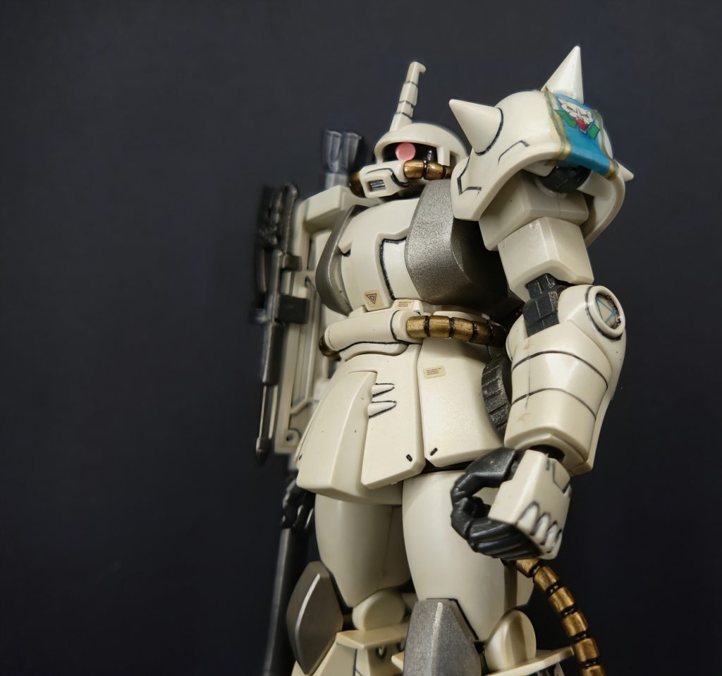 以下カラーレシピホワイト…パールホワイト(T)グレー…メタリックグレー(A)ゴールド…ゴールド(A)ガンメタ…ガンメタリック(T)仕上げ…水性プレミアムトップコート光沢後、水性プレミアムトップコートつや消し(C)(T)タミヤ・(A)アサヒペン・(C)クレオス以上でスプレー塗装し、付属シールで製作しております。