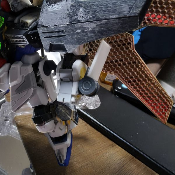 ついにギミック全て再現完了！腕、脚カバー展開とフィンも展開可能についでにシールドもマウントできるように肩のスコープはHGから流用で（4枚目）