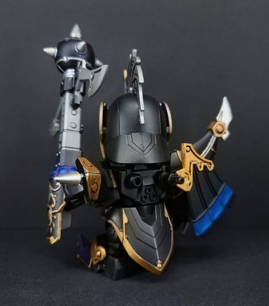 ​【作中での概要】CV：藤本隆行​異名は「隼の闘将」。曹操ガンダムの「左腕」と称される猛将で、夏侯惇ギロスの実の弟。演者は『機動戦士ガンダムF91』に登場するベルガ・ダラス。​兄である夏侯惇とともに曹操の挙兵時から仕える最古参の臣。神出鬼没の素早さと正確無比な射撃能力を誇り、兄との連携攻撃や多種多様な武器を自在に組み替えて戦うスタイルを得意とする。​必殺技は、剛鋭砲から放つ強烈な一撃で周囲の敵ごと標的を粉砕する「獄羅丸（ごくらがん）」。※Geminiより