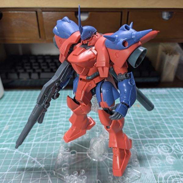武装を仮り付けしてみたけど、シンプルにビームライフルだけでもいい気が一応シーマ艦隊の生き残りが暗礁宙域で宇宙海賊に…というif設定奪った装備を雑に装備させるのもいいなぁと思ったりネオジム仕込んで気軽に換装できるようにするかな（4枚目）