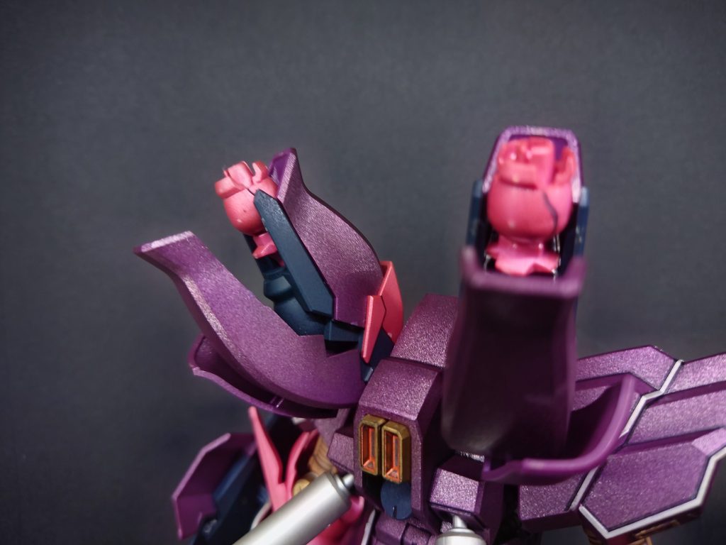サイコ・ジャマー背部のコンテナに搭載された対ユニコーンガンダム用の遠隔操作端末。この装備は八面体のサイコフィールドを形成して敵機を閉じ込め、その範囲内でのサイコミュ兵器を無効化する機能を持つ。ちなみに、本機のオールレンジ攻撃はサイコミュを用いないインコムによって展開されるので、サイコジャマーの影響を受けない。