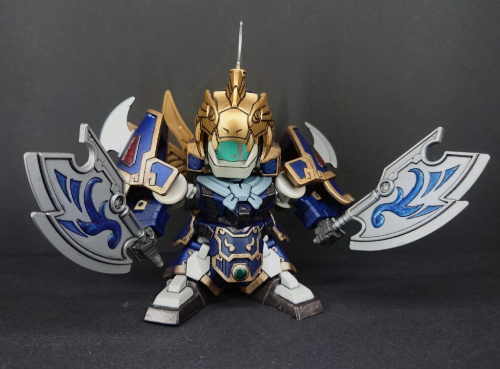 【作中での概要】​『SDガンダム三国伝』シリーズに登場する武将。演者は『新機動戦記ガンダムW Endless Waltz』に登場する量産型MS「サーペント」。​曹操が率いる「機駕（きが）」の勢力に所属し、張遼・夏侯惇・夏侯淵・張郃らと並ぶ「機駕の五将」の一人に数えられる猛将。「勇壮たる戦斧」の異名を持つ。