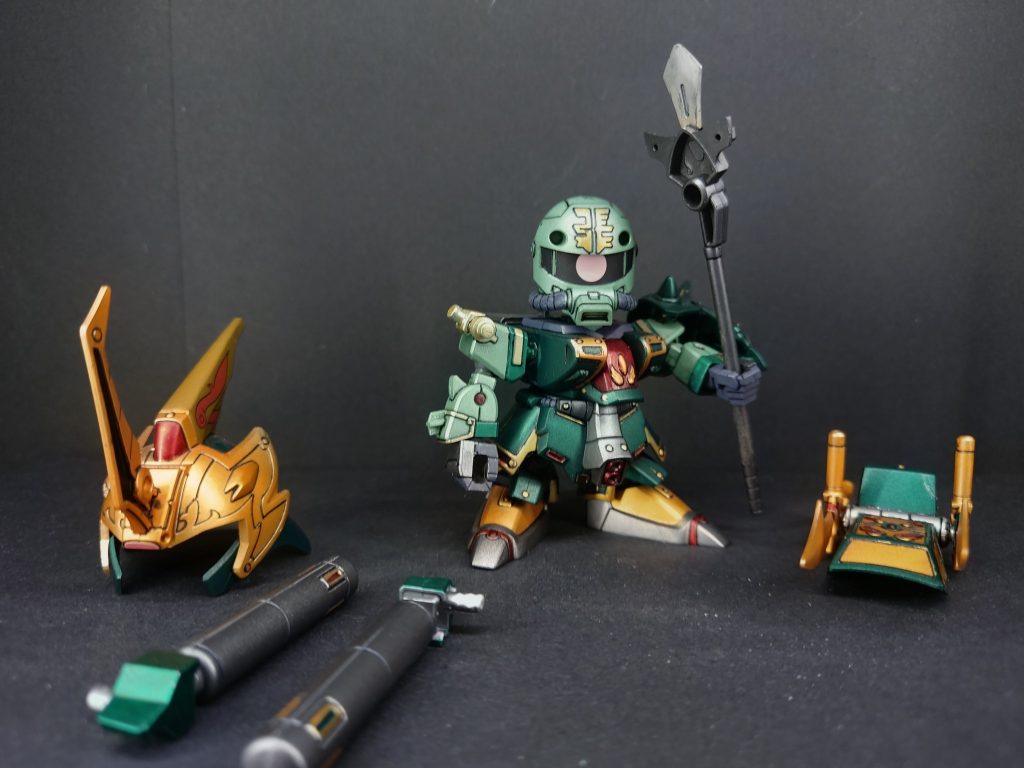 感想まとめ…このキットはバックパックはついておりません、バックパックはBB戦士の烈火武者ガンダムのバックパックを加工しプロペラントタンクはBB戦士シナンジュから拝借し作りました！ちょっとタンクが細いけど無いよりは全然良いと思います！この時に許褚ガンダムに使用したモビリティジョイントも手に入れてましたが、シナンジュを採用しました。今回は金部分の兜、足、剣、肩アーマーをガンダムマーカーエアブラシで塗装し、塗り分け部分はペン塗りですが、つや消し吹いたら思いの外、黄色味が強く出ましたが、まぁ個性という事で…バックパックは付けて正解ですね！それではまた👋第19.5話『蒼穹の錦獅子 馬超！』(賈詡アシュタロン)へ続くhttps://gumpla.jp/sd/24980468最後までご覧頂きありがとうございます。