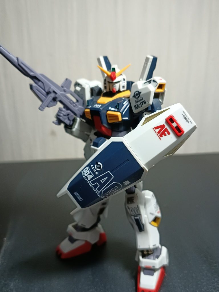 シールドにもでかでかとアーガマ＆エゥーゴ所属です！をしてみました(zaku-kao2)何気にビームライフルを塗り忘れてしまいました(zaku-kao9)&nbsp;