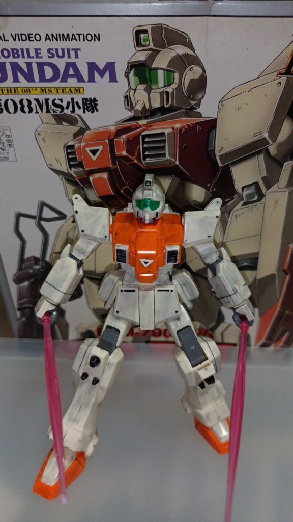 ビームサーベル単色で2本ついてきます。単色なのも旧キットらしくて好きです(gundam-kao8)