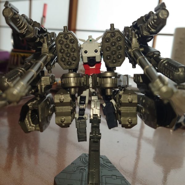 ゾイドのパーツでコアガンダムのアーマー作りました（3枚目）