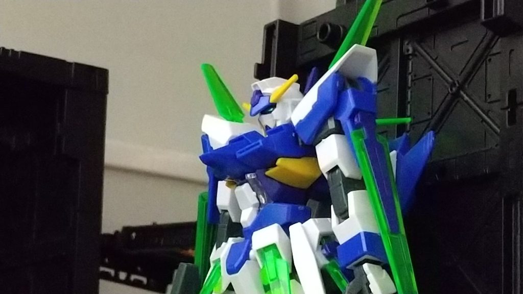 キオ　アスノ、ガンダムAGE−FX行きます！さっきから後ろに映ってるのは製作中のディーヴァです。ガンプラじゃありません