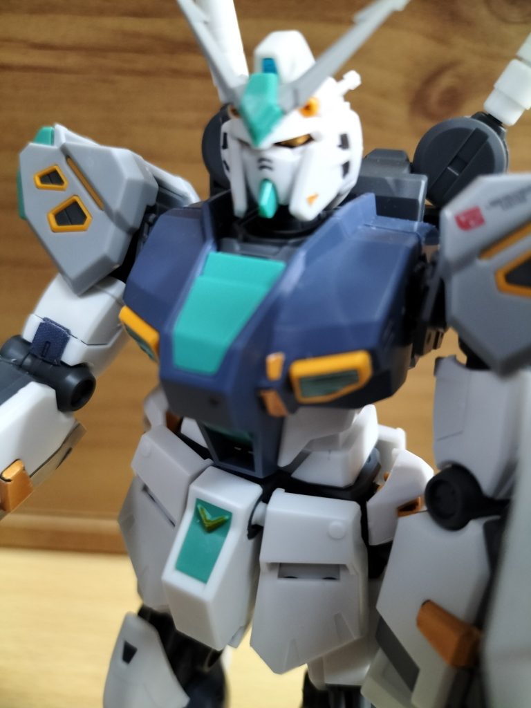 このまま残して置きたかったのでジャンクのEGニューガンダムをアリュゼウス本体に使用しました