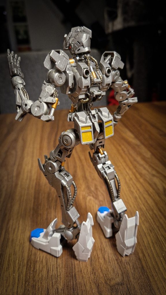 Having a fully metallic painted inner frame was a lot of fun to create. It shines through gaps in the armor really well. The base was a steel forge silver primer. Over which i used various brands of paint for the detailing.&nbsp;
