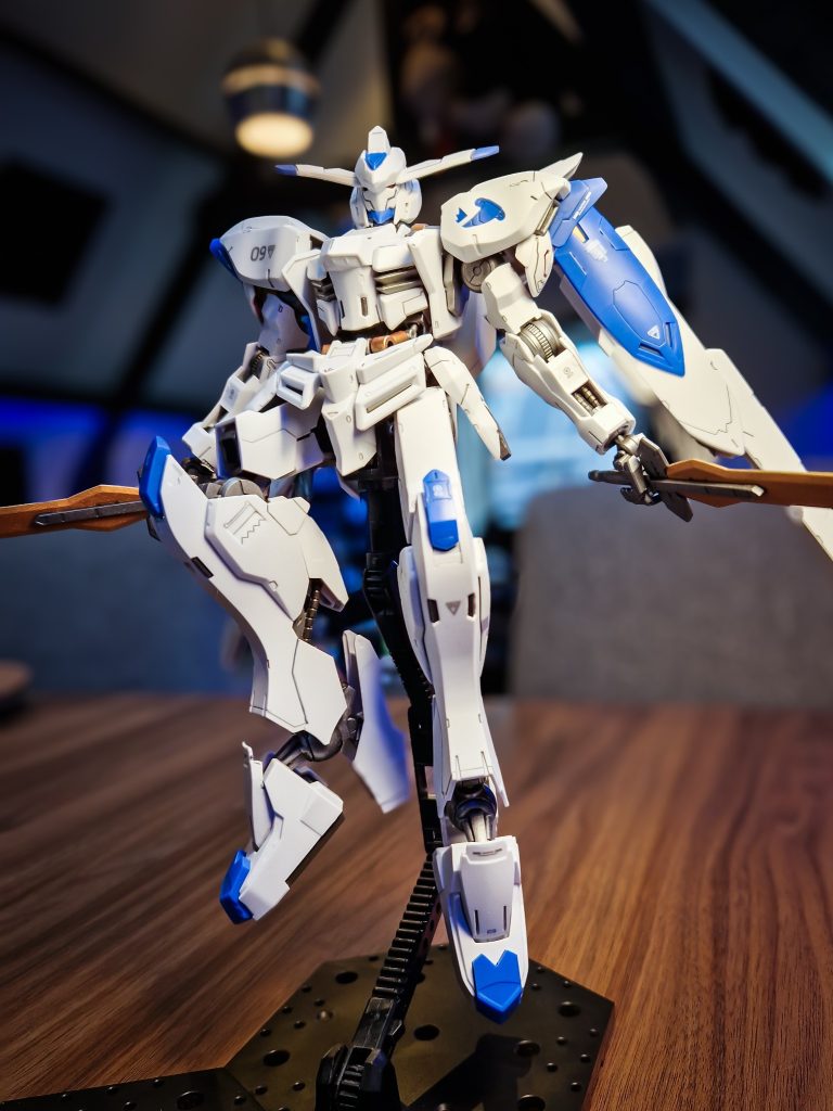 Posing proved to be very difficult. The fm kit could not fully handle its own weight.&nbsp;