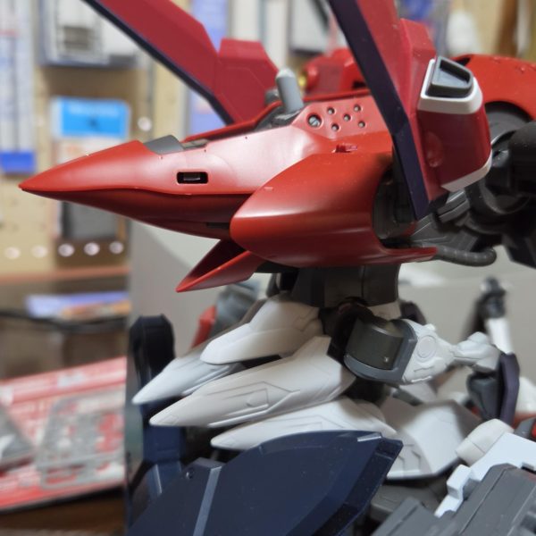 あれもこれもくっつけたいと妄想を形に落とし込んで、ミキシングが終わるとその後の作業(スジボリ、表面処理、塗装)が頭をよぎって少しづつ後悔し始める笑（2枚目）
