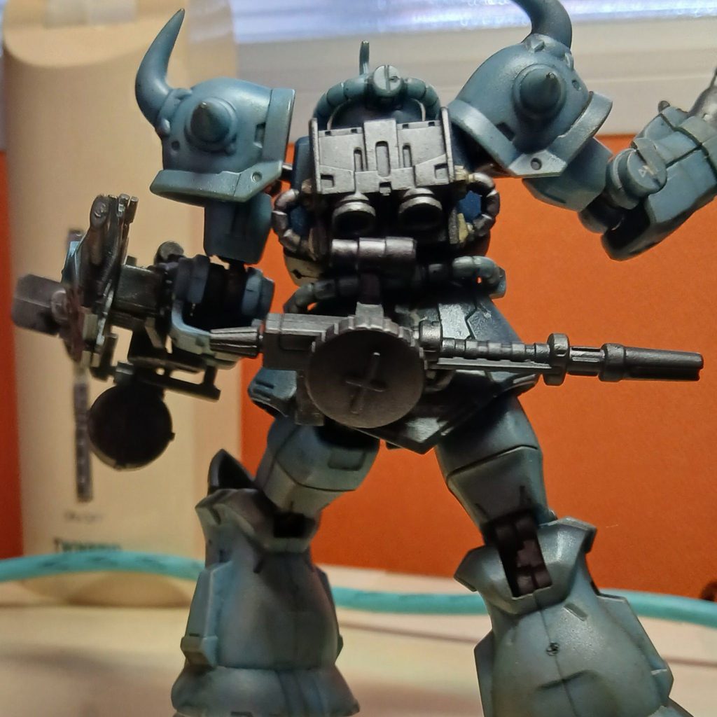 Gフレームの旧ザクのマシンガンが余ってたのでマウントしました。